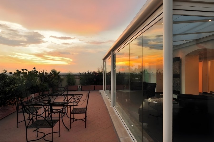 Chiusure perimetrali con vetrate panoramiche VEPA: protezione e design per pergole e porticati